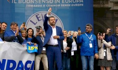 Aşırı sağcıların zirvesinde Hristiyanlık vurgusu ve haçlı kapanış