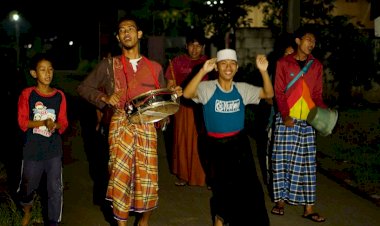 Endonezya'da sahura kaldırma geleneği çocuklara emanet