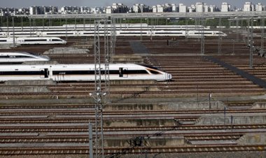 Çin, saatte 600 kilometre hızla gidecek trenin prototipini tanıttı