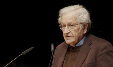 Chomsky: ABD, felaket peşinde koşuyor