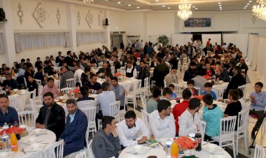 Paris'te Müslümanlar  büyük iftar yemeğinde buluştu