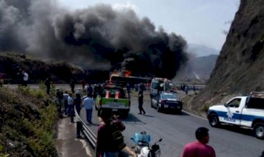 Meksika'da yolcu otobüsü ile tır çarpıştı: 21 ölü