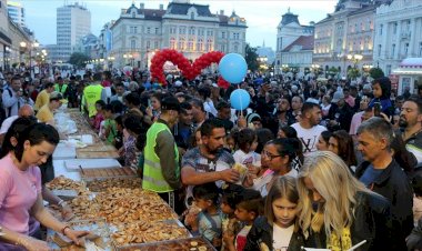 Sırbistan'da geleneksel 'bayram sofrası' kuruldu