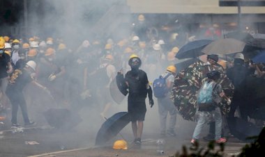 Hong Kong'da iade tasarısına karşı on binlerce kişi sokaklara döküldü
