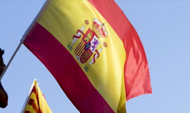 İspanya yargılanan Katalanlara aktif siyaset yollarını kapattı