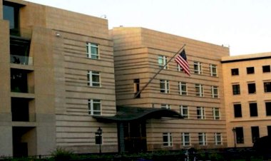 Bağdat'ta ABD Büyükelçiliği yakınına füze düştü