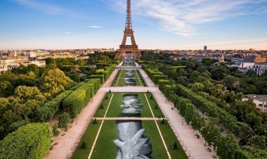 Dünya Mülteci Günü'nde Eyfel Kulesi önünde 15 bin metre karelik dev görsel