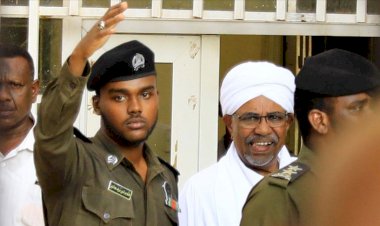 Sudan'ın devrik lideri Beşir darbeden sonra ilk kez görüntülendi