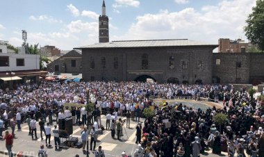 Mursi direniş halkasını canını vererek devam ettirmiştir