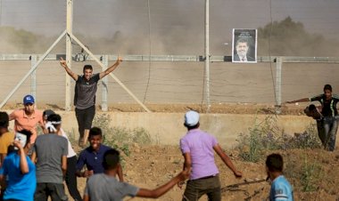 Filistinliler Büyük Dönüş Yürüyüşü gösterilerinde Mursi'yi unutmadı