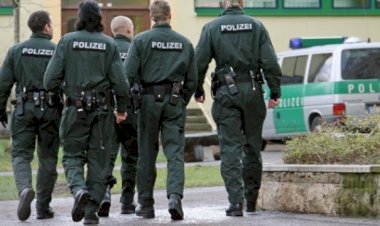 Almanya'da polis ve askerlerden oluşan neo-Nazi grubu tehlikesi