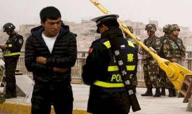 Sincan Özerk Bölgesi'ne giden turistlerin telefonlarına gözetleme uygulaması kuruluyor