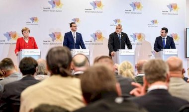 Hahn: Türkiye, Rusya ve Çin Balkanlar’da rakibimiz