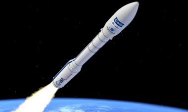 BAE askeri uydusunu taşıyan roket, fırlatıldıktan iki dakika sonra kayboldu