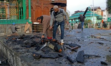 Keşmir'de camiye düşen yıldırım 22 can aldı