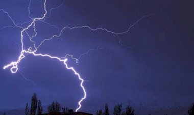 Hindistan'da yıldırım isabet eden 32 kişi öldü