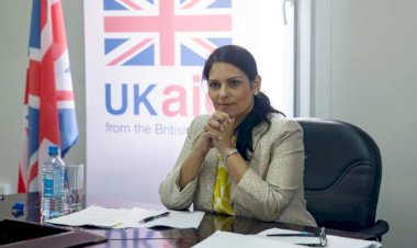 Gizli İsrail görüşmeleri nedeniyle istifa eden bakan, Johnson'ın kabinesinde