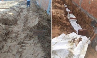 Denizde hayatını kaybeden göçmenleri gönüllüler defnediyor