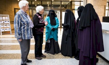 Hollanda'da 'burka arkadaşlığı' eylemi