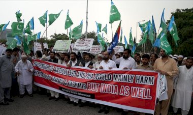 Hindistan'ın Keşmir kararı Pakistan'da protesto edildi