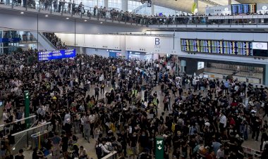 Hong Kong Uluslararası Havalimanı'nda uçuşlar iptal edildi