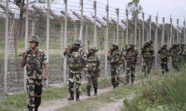 Pakistan Hindistan sınırında Hint askerleri ateş açtı: 2 ölü