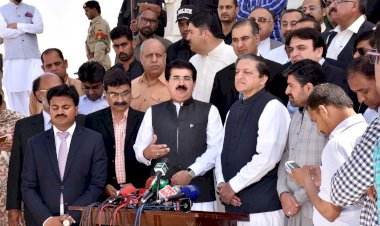 Pakistan Senatosu Başkanı, BAE'ye ziyaretini iptal etti