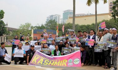 Malezya'da Keşmir'deki Müslümanlarla dayanışma eylemi