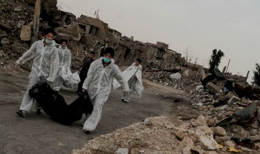 Musul'da enkaz altından ceset çıkarma çalışmaları sürüyor