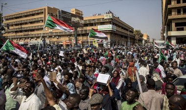 Sudan'da eski rejimin kamudan tamamen tasfiyesi talebiyle gösteri düzenlendi