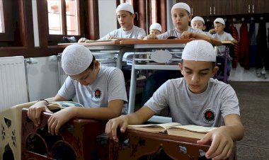 Kosova'da hafızların merkezi Büyük Yakova Medresesi