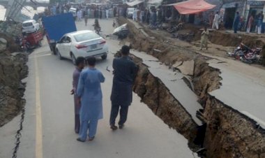 Pakistan'da deprem: 8 ölü, 100 yaralı