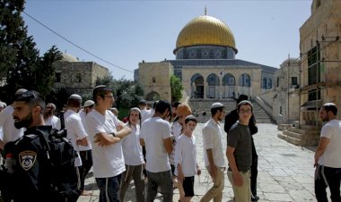 Fanatik Yahudilerden Mescid-i Aksa'ya baskın