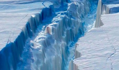 Antarktika'dan 315 milyar tonluk buz dağı koptu