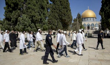 Fanatik Yahudilerden Mescid-i Aksa'ya baskın