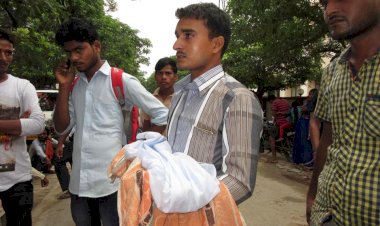 Hindistan'da diri diri gömülen bebek mezardan sağ çıktı