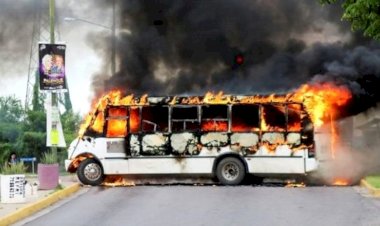 Kartel üyeleri Meksika sokaklarını savaş alanına çevirdi