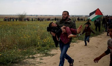 İşgalci İsrail askerleri Gazze sınırında 50 Filistinliyi yaraladı