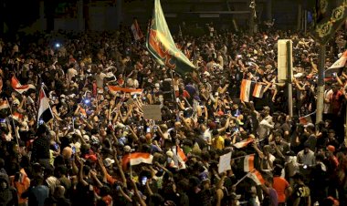 Bağdat'ta göstericiler, oturma eylemine başladı