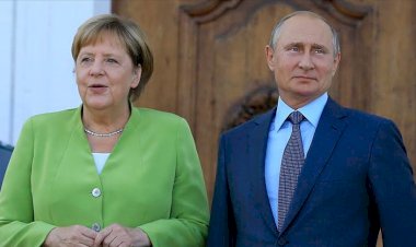 Putin ve Merkel telefonda Suriye'yi görüştü