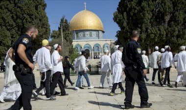 Fanatik Yahudilerden Mescid-i Aksa'ya baskın