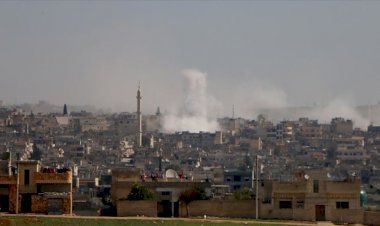 İdlib'e yoğun hava saldırılarında 5 sivil öldü