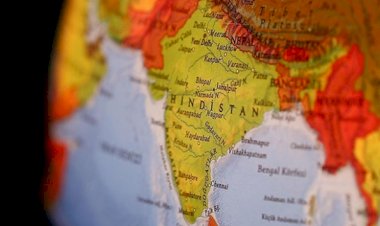 Hindistan'da kadın memur, ofisinde yakılarak öldürüldü