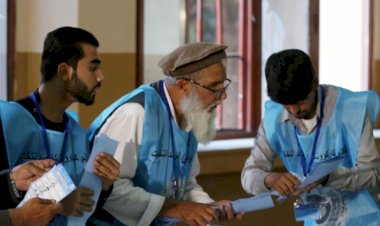 Afganistan'da oylar yeniden sayılacak
