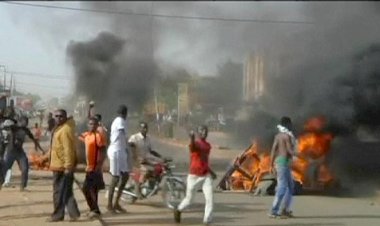 Nijerya'daki valilik seçimlerinde şiddet: 4 ölü