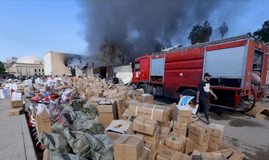 Bağdat'ta bazı mağazalara ait depolar ateşe verildi