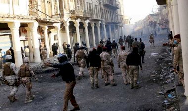 Irak'ta göstericiler kaymakamlık binasını ateşe verdi