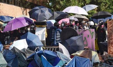 Hong Kong'da protestocular 10 gündür polis ablukasında