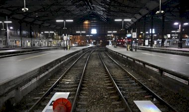 Fransa'da grevler hayatı durma noktasına getirdi