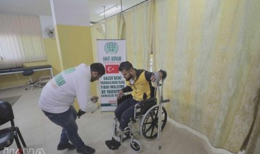 Umut Kervanı Gazzeli gazilere tekerlekli sandalye yardımında bulundu